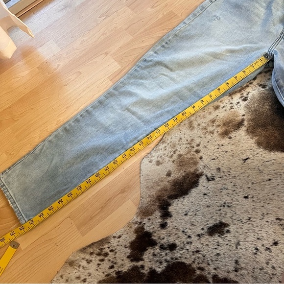 PISTOLA Keaton Buttontly High Waist Distressed Jeans
Morning Sky Blue Size 28 - Picture 9 of 9